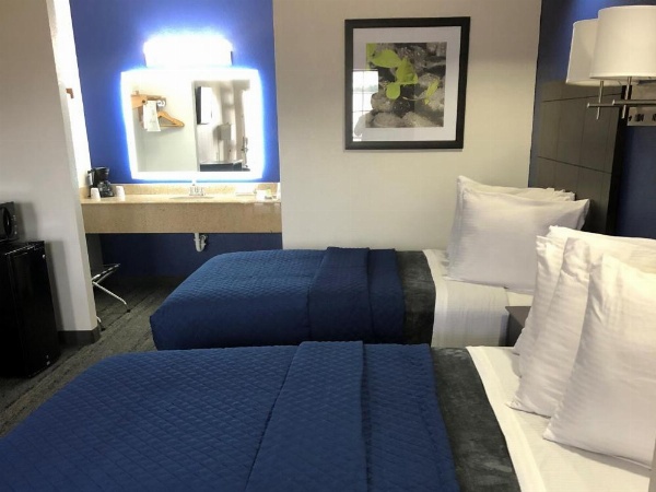 Executive Inn And Suites Joaquin image 12