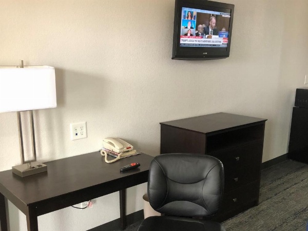 Executive Inn And Suites Joaquin image 14